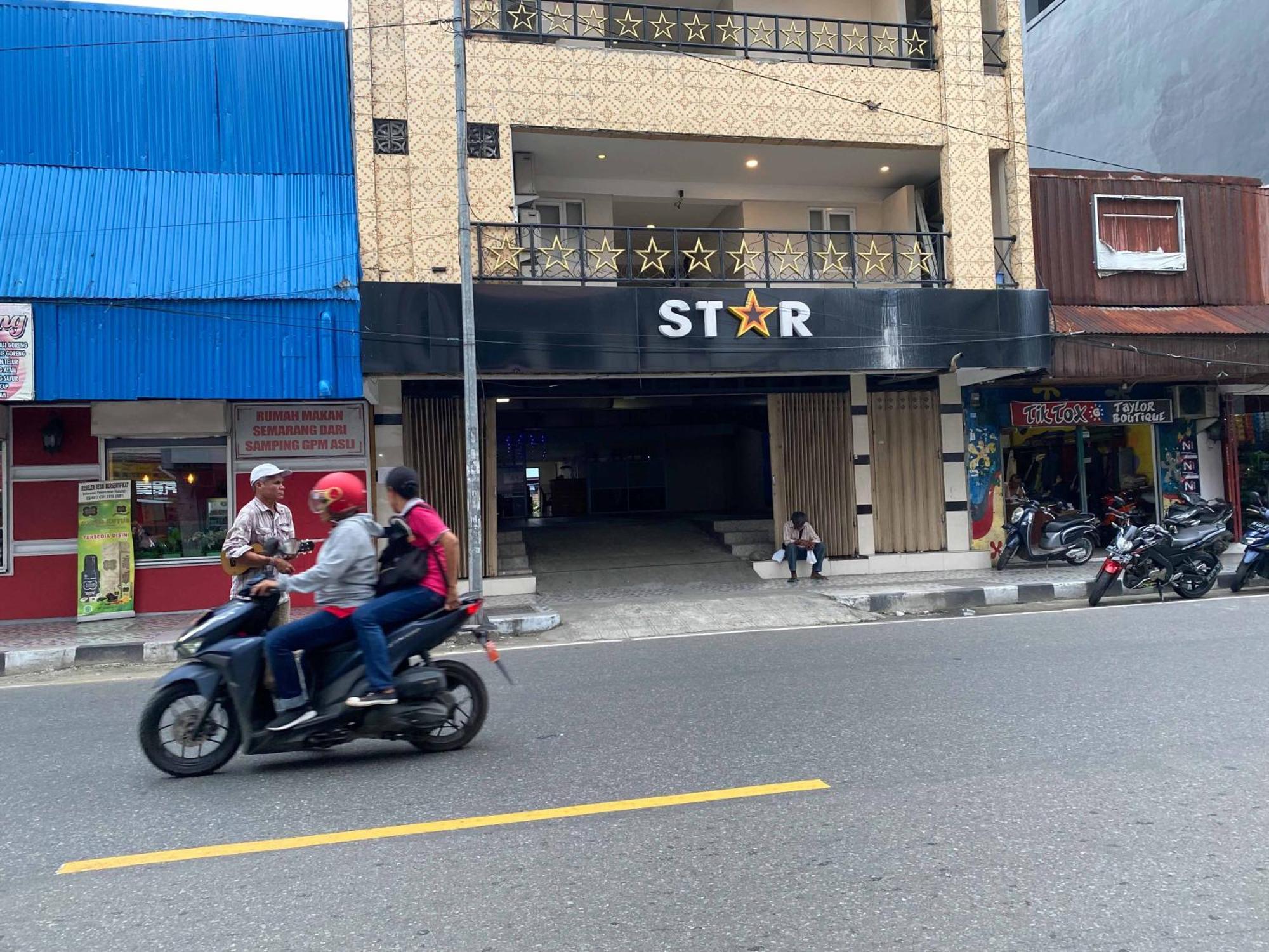 Penginapan Star Ambon Mitra Reddoorz Exterior photo